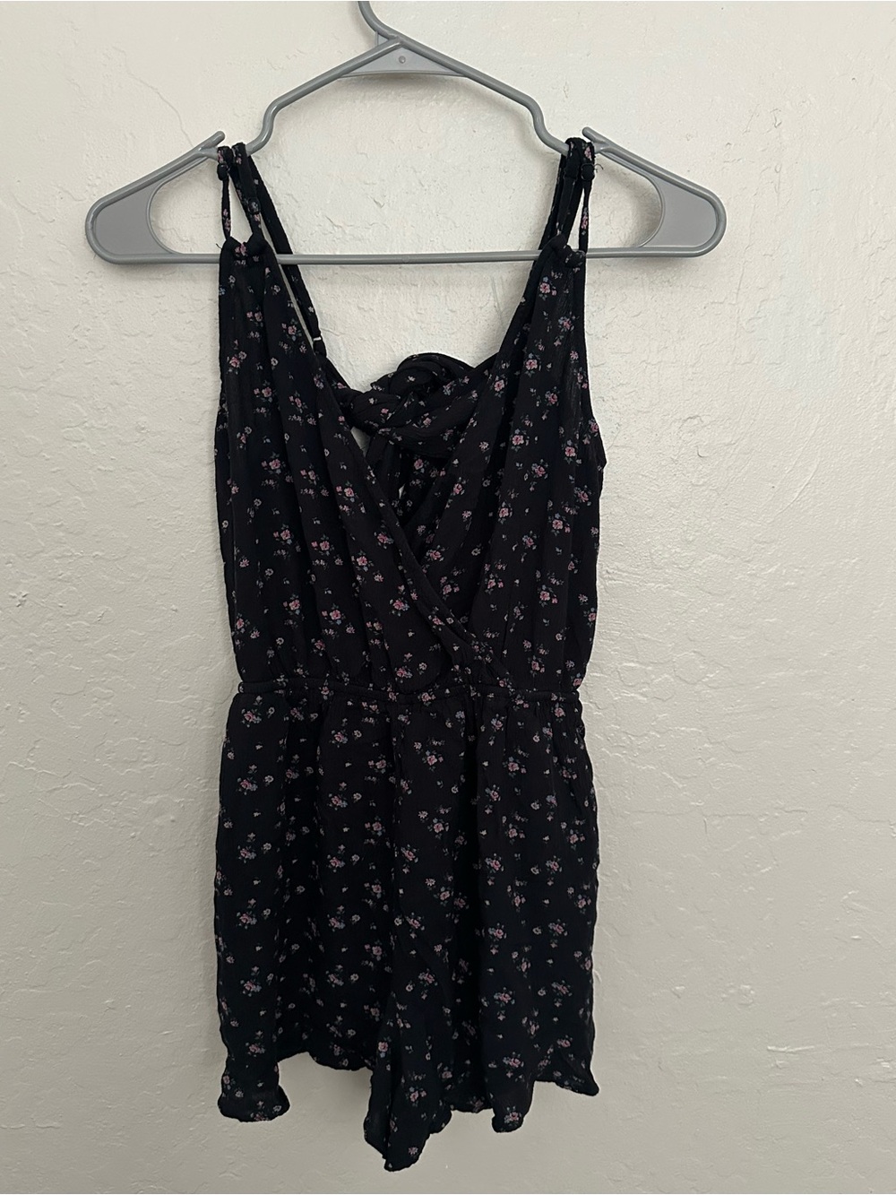 American Eagle Black Pink Floral Open Back Romper Size M